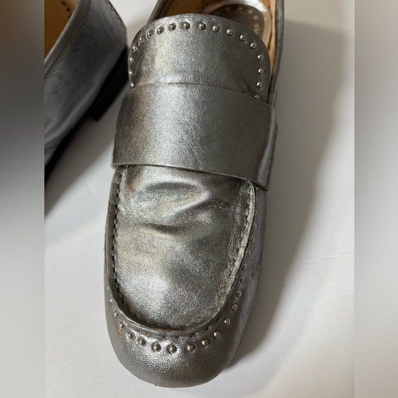 L’idea by Lori Aged Silver All Leather Loafers w Silver Studs Throughout. 6.5 - Picture 12 of 15